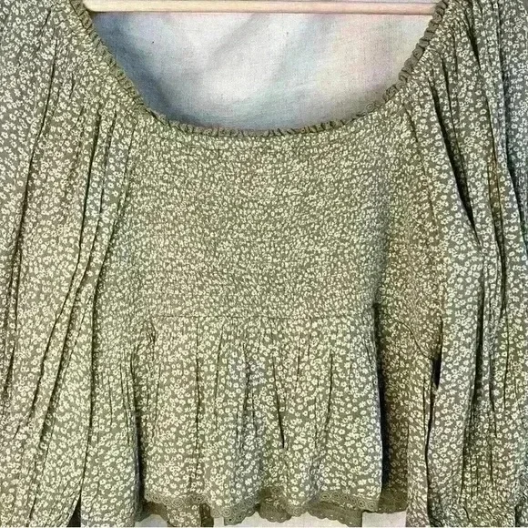 Women's Green Smocked Top - Picture 4 of 5